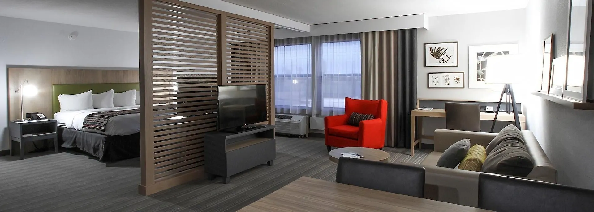 Greentree Inn & Suites Phoenix Sky Harbor