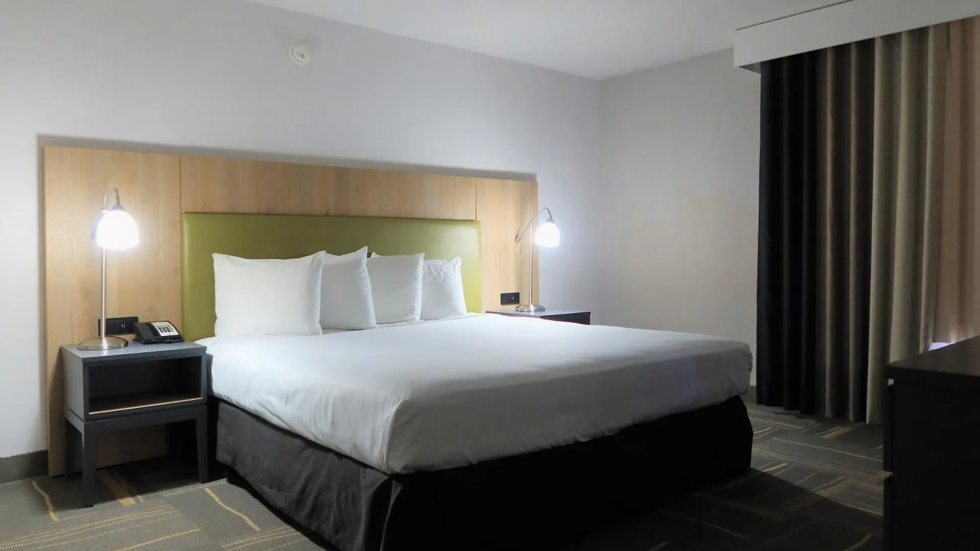 Greentree Inn & Suites Phoenix Sky Harbor 3*,  United States