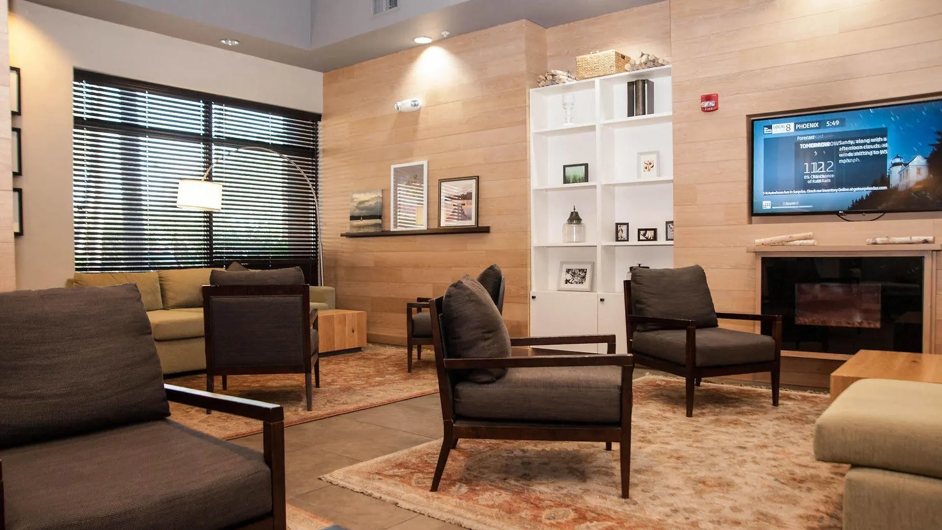 Greentree Inn & Suites Phoenix Sky Harbor Hotel
