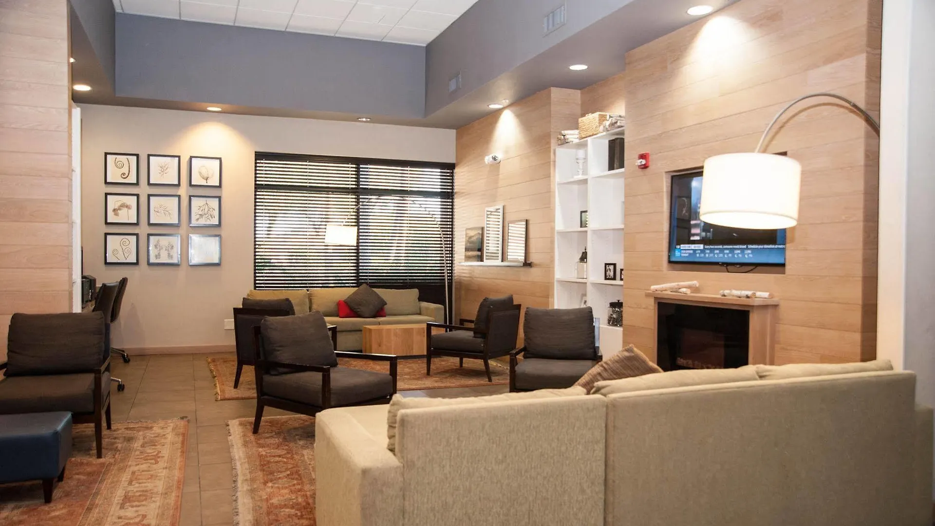 Greentree Inn & Suites Phoenix Sky Harbor