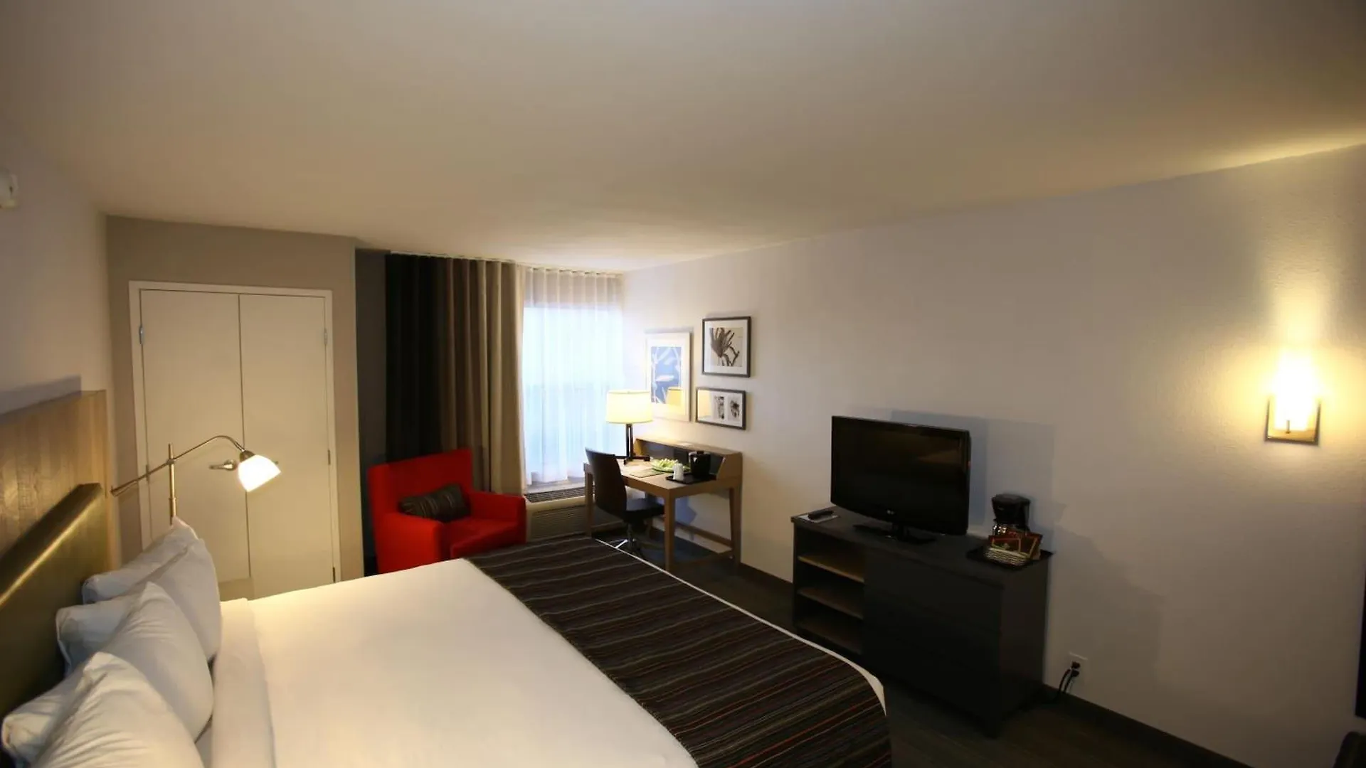 Greentree Inn & Suites Phoenix Sky Harbor 3*,  США