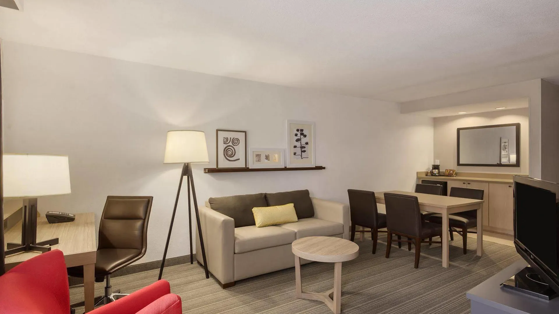 Отель Greentree Inn & Suites Phoenix Sky Harbor