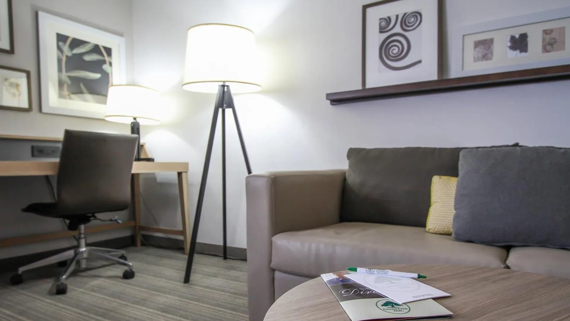 Greentree Inn & Suites Phoenix Sky Harbor
